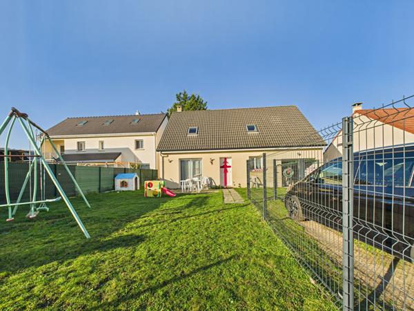 Charmante Maison à Vendre à Saint-Aubin-lès-Elbeuf - 4 Chambres, Garage et Jardin !