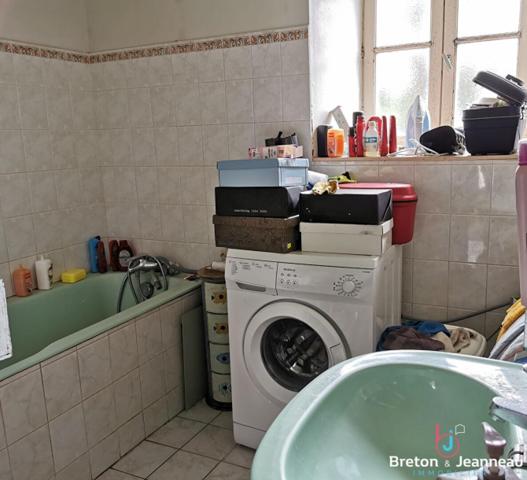 Fermette à rénover sur près de 10 ha à Vimartin sur Orthe