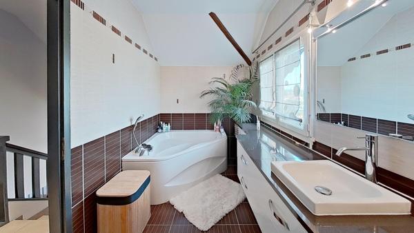 Maison 5 pièces - 145 m² Bien prestige