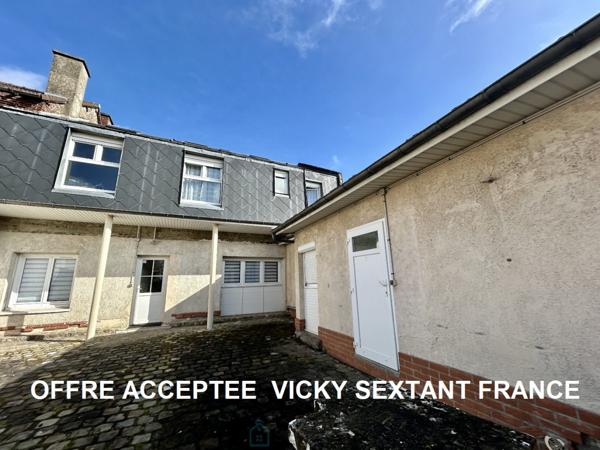 IMMEUBLE DE RAPPORT / 13 STUDIOS MEUBLES A 600m DE L'IUT.