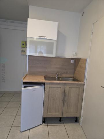 IMMEUBLE DE RAPPORT / 13 STUDIOS MEUBLES A 600m DE L'IUT.