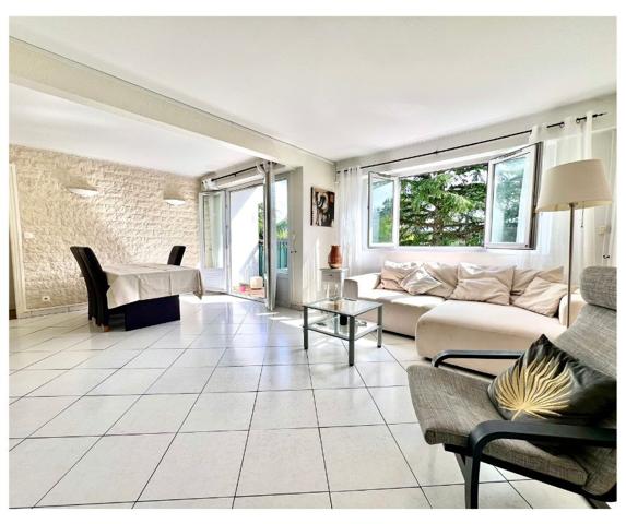 Chilly-Mazarin (91380) Appartement 88m2- dernier étage- balcon- cave - parking