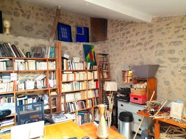 Die (26150) NOUVELLE BAISSE DE PRIX IMPORTANTE !! DIE CENTRE VILLE / - MAISON 7 PIECES PRINCIPALES- 1 DUPLEX T3 - 1 STUD