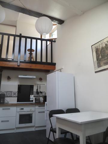 Die (26150) NOUVELLE BAISSE DE PRIX IMPORTANTE !! DIE CENTRE VILLE / - MAISON 7 PIECES PRINCIPALES- 1 DUPLEX T3 - 1 STUD