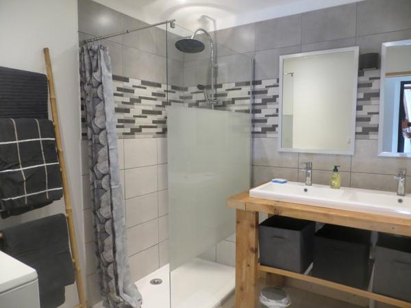 Die (26150) NOUVELLE BAISSE DE PRIX IMPORTANTE !! DIE CENTRE VILLE / - MAISON 7 PIECES PRINCIPALES- 1 DUPLEX T3 - 1 STUD