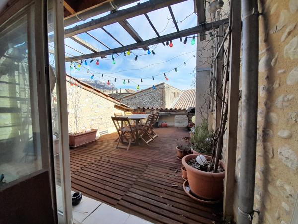 Die (26150) NOUVELLE BAISSE DE PRIX IMPORTANTE !! DIE CENTRE VILLE / - MAISON 7 PIECES PRINCIPALES- 1 DUPLEX T3 - 1 STUD