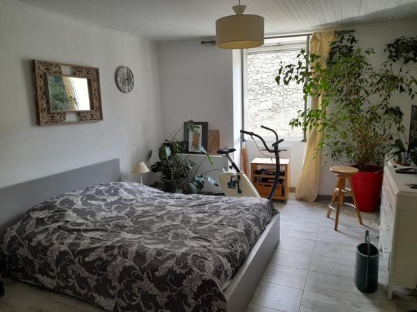 Die (26150) NOUVELLE BAISSE DE PRIX IMPORTANTE !! DIE CENTRE VILLE / - MAISON 7 PIECES PRINCIPALES- 1 DUPLEX T3 - 1 STUD