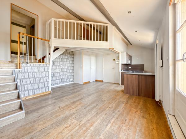 Trévoux (01600) Trévoux - À vendre – Appartement T3 de 49 m² avec balcon terrasse perché sur la Saône