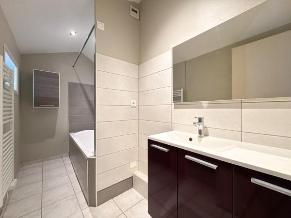 Trévoux (01600) Trévoux - À vendre – Appartement T3 de 49 m² avec balcon terrasse perché sur la Saône