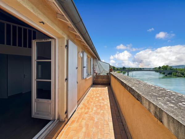 Trévoux (01600) Trévoux - À vendre – Appartement T3 de 49 m² avec balcon terrasse perché sur la Saône