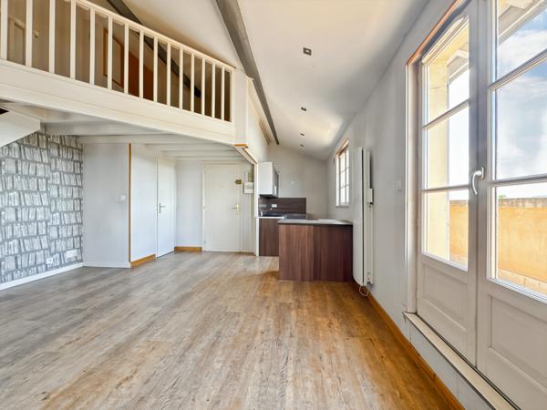 Trévoux (01600) Trévoux - À vendre – Appartement T3 de 49 m² avec balcon terrasse perché sur la Saône