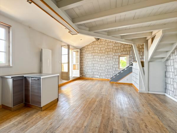 Trévoux (01600) Trévoux - À vendre – Appartement T3 de 49 m² avec balcon terrasse perché sur la Saône