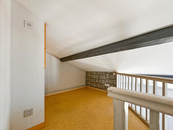 Trévoux (01600) Trévoux - À vendre – Appartement T3 de 49 m² avec balcon terrasse perché sur la Saône