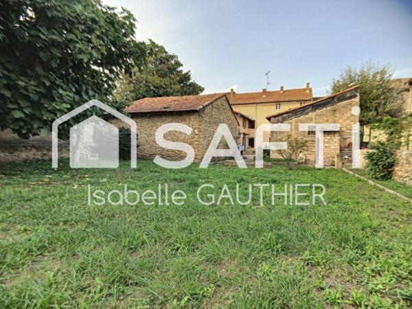 MAISON D'ENV. 250M² - TERRAIN 1100m² - 2 GARAGES EN PIERRE