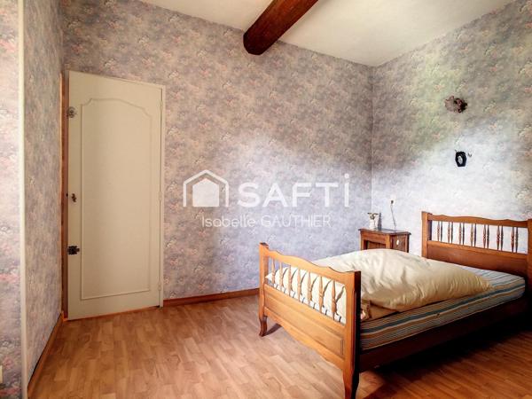 MAISON D'ENV. 250M² - TERRAIN 1100m² - 2 GARAGES EN PIERRE