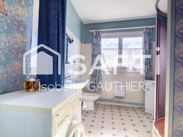 MAISON D'ENV. 250M² - TERRAIN 1100m² - 2 GARAGES EN PIERRE