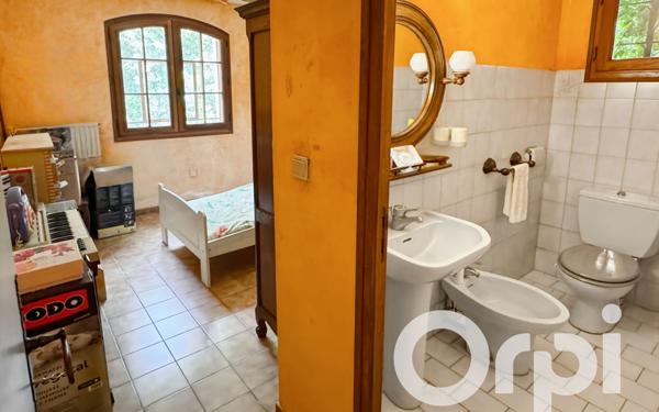 Maison à vendre    5 pièces •  Jonquières-Saint-Vincent