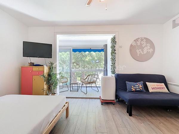 ** EXCLUSIVITÉ **

Studio 1 pièce d'environ 26m2 comprenant loggia ouverte sans vis à vis avec espace détente, situé au troisième sur trois étages dans une copropriété recherchée sur le secteur du point zéro, je vous invite a me contacter pour découvrir votre futur cocon.

Idéal pour un pied à terre / locatif avec bon rendement ou pour un premier achat.

Il n'y a pas de travaux à prévoir, en excellent état, vous n'aurez qu'à poser vos valises

Les +
pas de vis à vis, WC séparé, peut être vendu meublé, parking privatif.

Pour plus d'informations ou une visite, Jonathan Deniau disponible au O6 81 16 71 20.