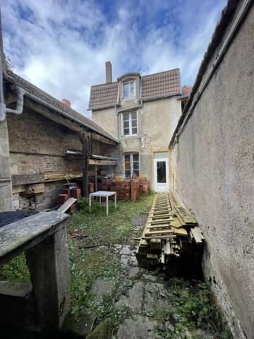 Vente                                                      Immeuble
                        
                                         321 m2                     à Langres
