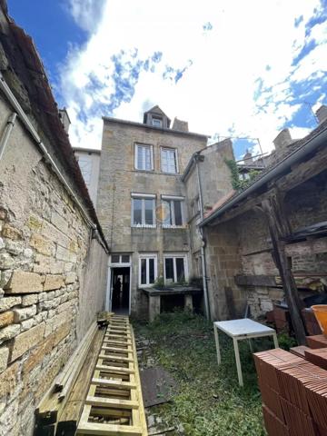 Vente                                                      Immeuble
                        
                                         321 m2                     à Langres