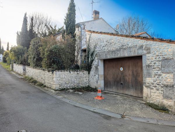 Maison à vendre SEGONZAC (16) Maison en moellons avec garage et grand jardin
