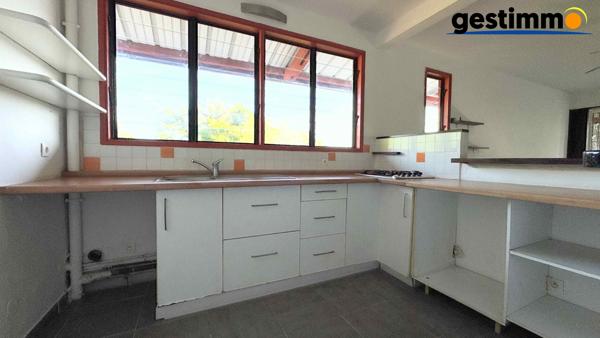 APPARTEMENT T2 - RESIDENCE SECURISEE AVEC PISCINE A CAYENNE