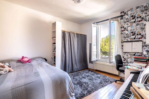 Maison familiale non mitoyenne – 125 m² – 6 pièces – 4 chambres – Centre-ville de Houilles