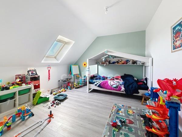 A Vendre- Maison familiale 5 pièces récente avec double garage à CORMERY