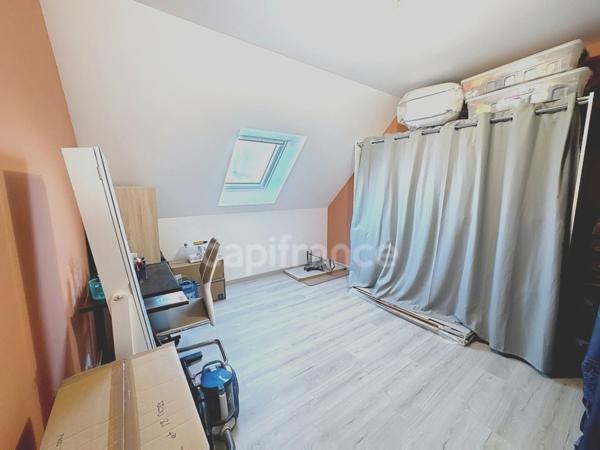 A Vendre- Maison familiale 5 pièces récente avec double garage à CORMERY