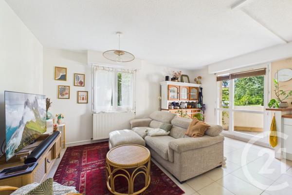 Appartement F4 à vendre  4 pièces - 70 m 2   MERIGNAC  - 33