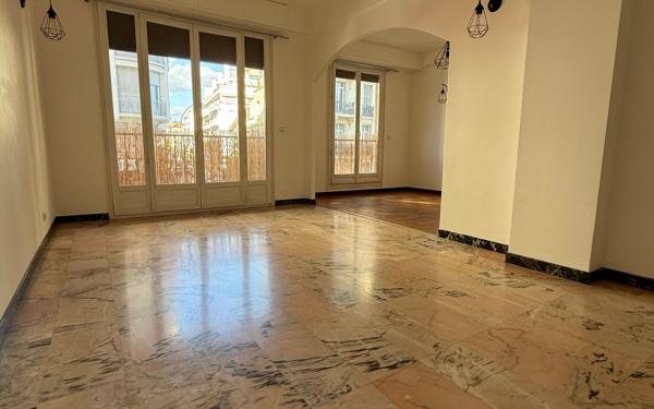 Appartement à vendre    2 pièces • 63 m2 Nice