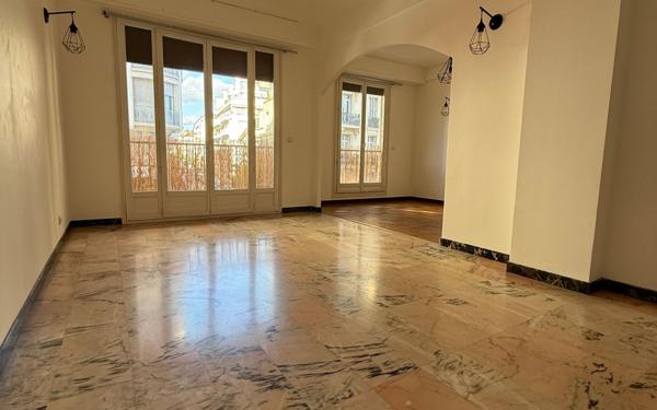 Appartement à vendre    2 pièces • 63 m2 Nice