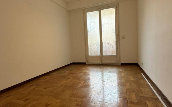 Appartement à vendre    2 pièces • 63 m2 Nice