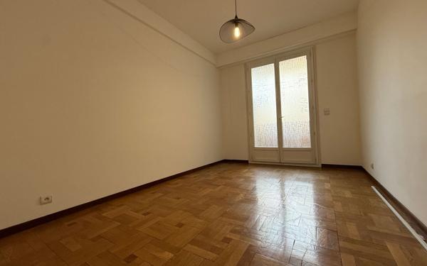 Appartement à vendre    2 pièces • 63 m2 Nice