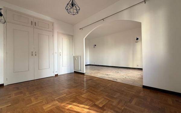 Appartement à vendre    2 pièces • 63 m2 Nice