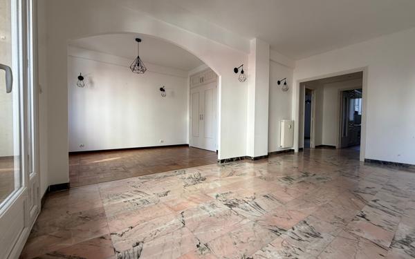 Appartement à vendre    2 pièces • 63 m2 Nice