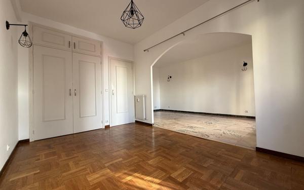 Appartement à vendre    2 pièces • 63 m2 Nice
