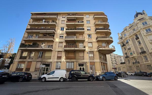 Appartement à vendre    2 pièces • 63 m2 Nice