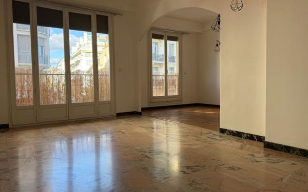Appartement à vendre    2 pièces • 63 m2 Nice