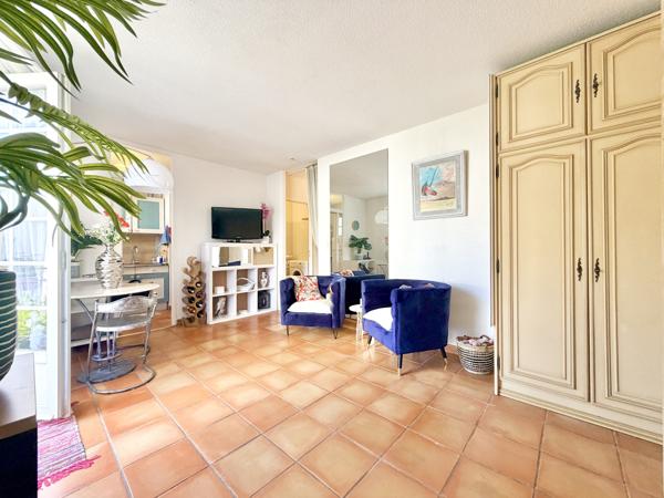 Mougins (06250) MOUGINS LE HAUT CHÂTEAU STUDIO 27M2 DERNIER ÉTAGE CAVE ET PARKING