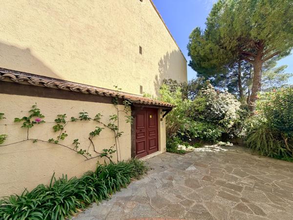 Mougins (06250) MOUGINS LE HAUT CHÂTEAU STUDIO 27M2 DERNIER ÉTAGE CAVE ET PARKING