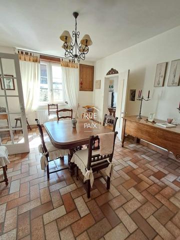 86140 SCORBE CLAIRVAUX Charmante Maison à Scorbe-Clairvaux avec Jardin et Dépendances