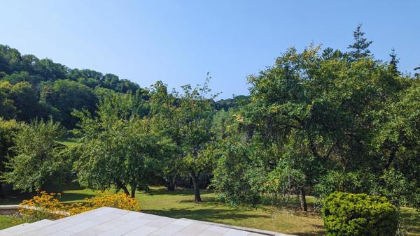 Maison familiale en impasse, vue sur la nature