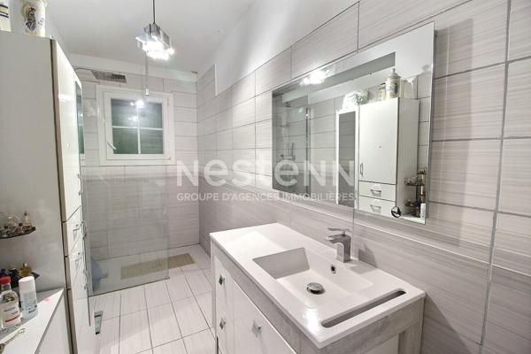 Marignane, Maison 6 pièces d'environ 133 m² sur une parcelle de 603 m² avec piscine.