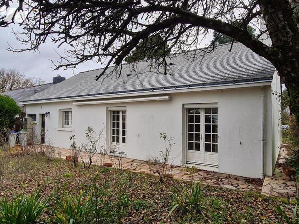 SAINTE-LUCE-SUR-LOIRE - Maison de 1979 avec 3 chambres, garage et jardin