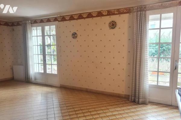 SAINTE-LUCE-SUR-LOIRE - Maison de 1979 avec 3 chambres, garage et jardin