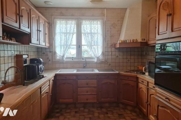 SAINTE-LUCE-SUR-LOIRE - Maison de 1979 avec 3 chambres, garage et jardin