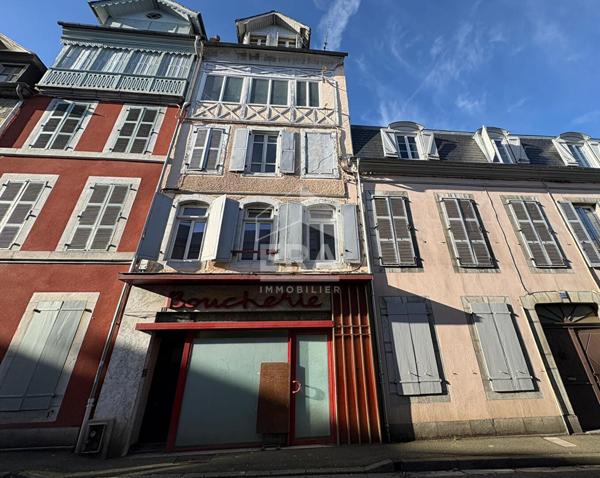 Immeuble au centre de Bagnères de Bigorre.