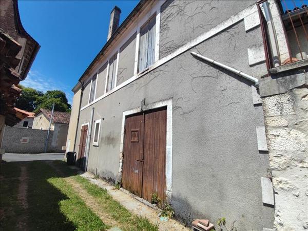 Maison à vendre |  Chalais |  10 pièces | 217 m²