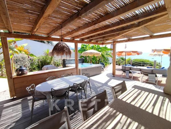 Maison d'architecte les pieds dans l'eau